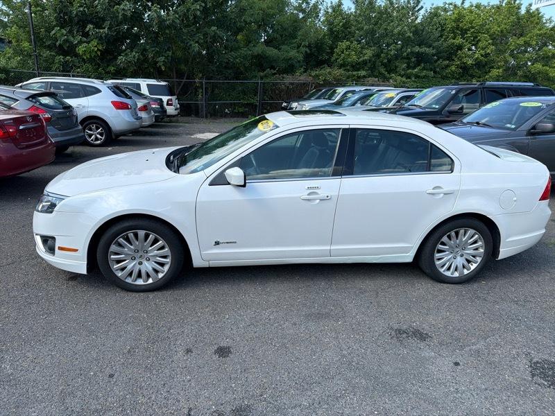 Ford Fusion Hybrid Sedan 2010