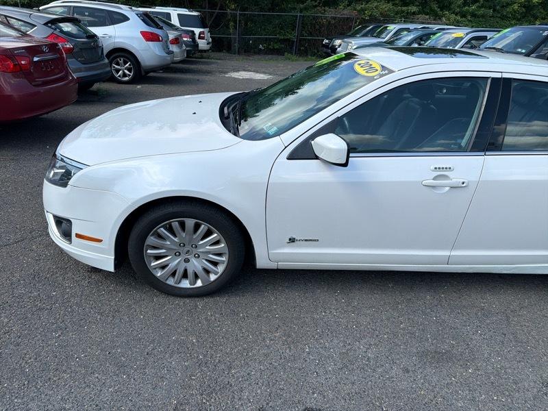 Ford Fusion Hybrid Sedan 2010
