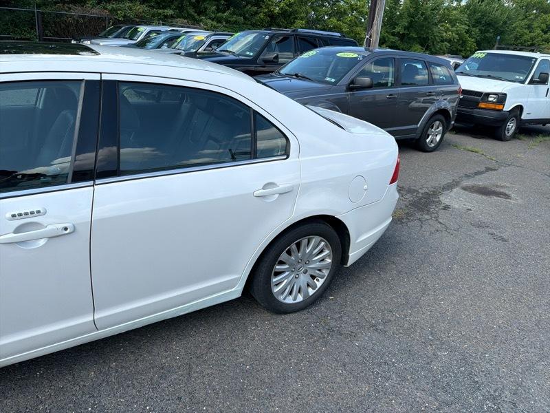 Ford Fusion Hybrid Sedan 2010