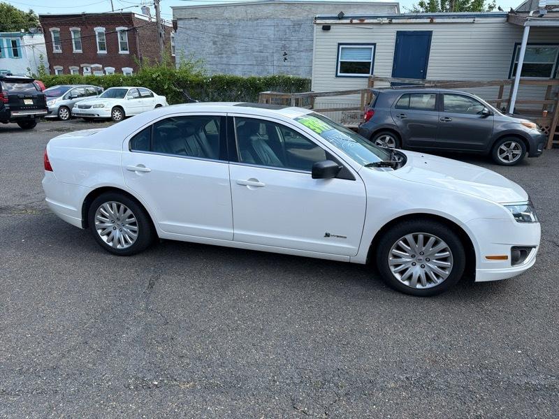 Ford Fusion Hybrid Sedan 2010