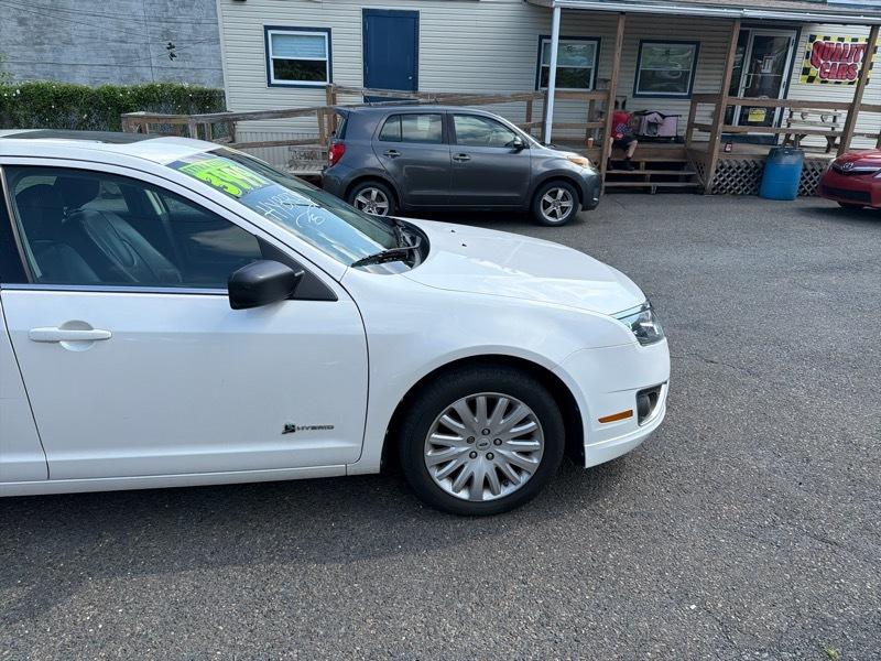 Ford Fusion Hybrid Sedan 2010
