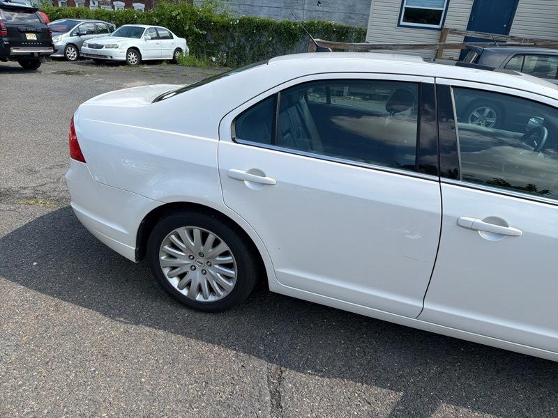 Ford Fusion Hybrid Sedan 2010
