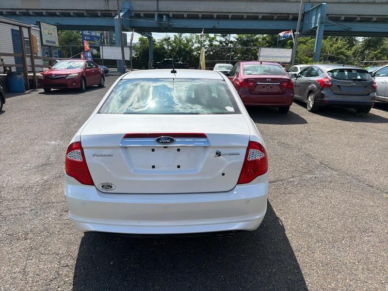 Ford Fusion Hybrid Sedan 2010