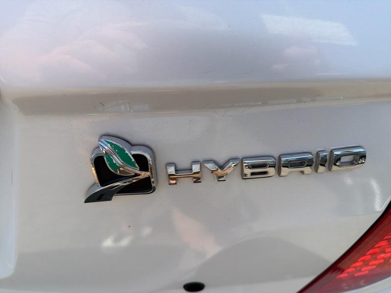 Ford Fusion Hybrid Sedan 2010