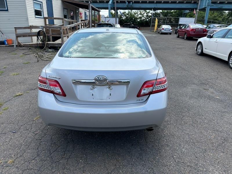 Toyota Camry Base 6-Spd AT 2011
