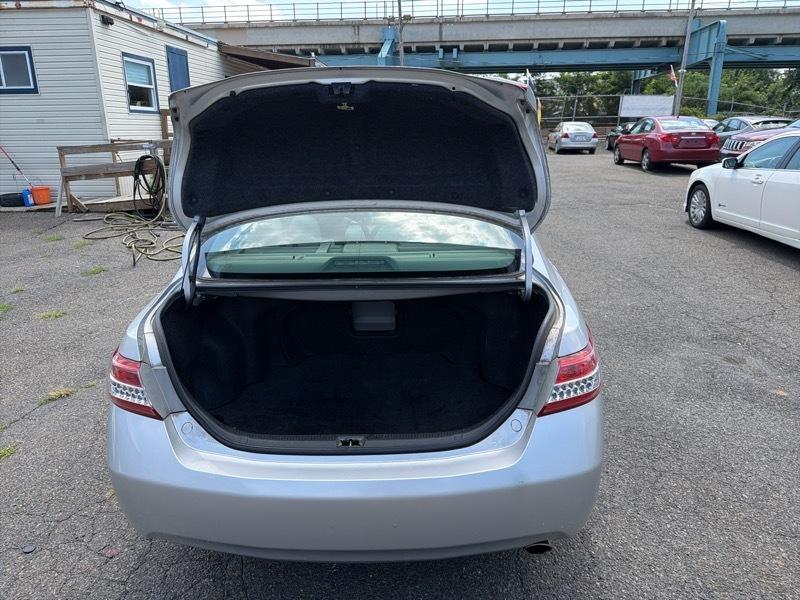 Toyota Camry Base 6-Spd AT 2011