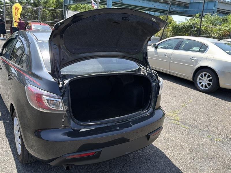 Mazda MAZDA3 i Sport 4-Door 2011