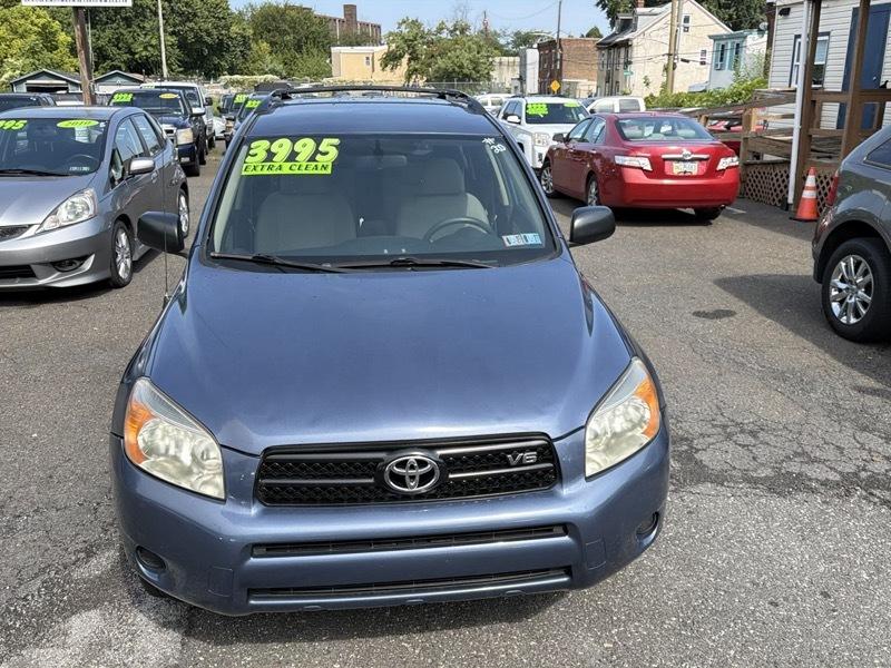 Toyota RAV4 Base V6 2WD 2006