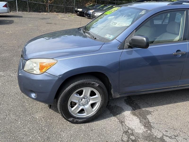 Toyota RAV4 Base V6 2WD 2006