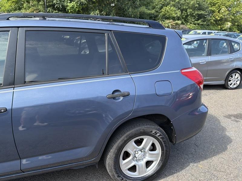 Toyota RAV4 Base V6 2WD 2006