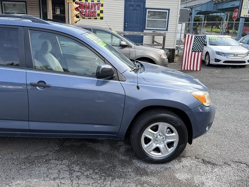 Toyota RAV4 Base V6 2WD 2006