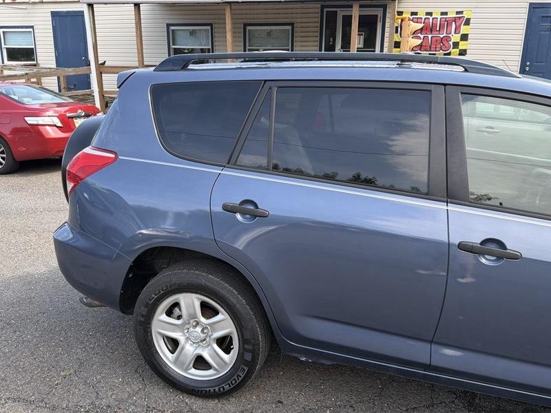 Toyota RAV4 Base V6 2WD 2006
