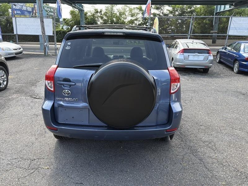 Toyota RAV4 Base V6 2WD 2006