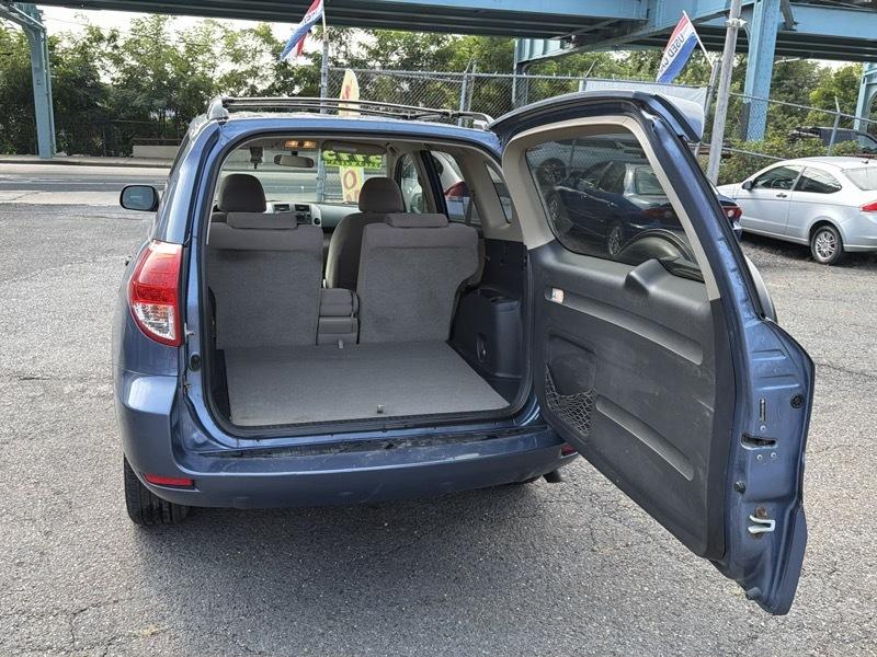 Toyota RAV4 Base V6 2WD 2006