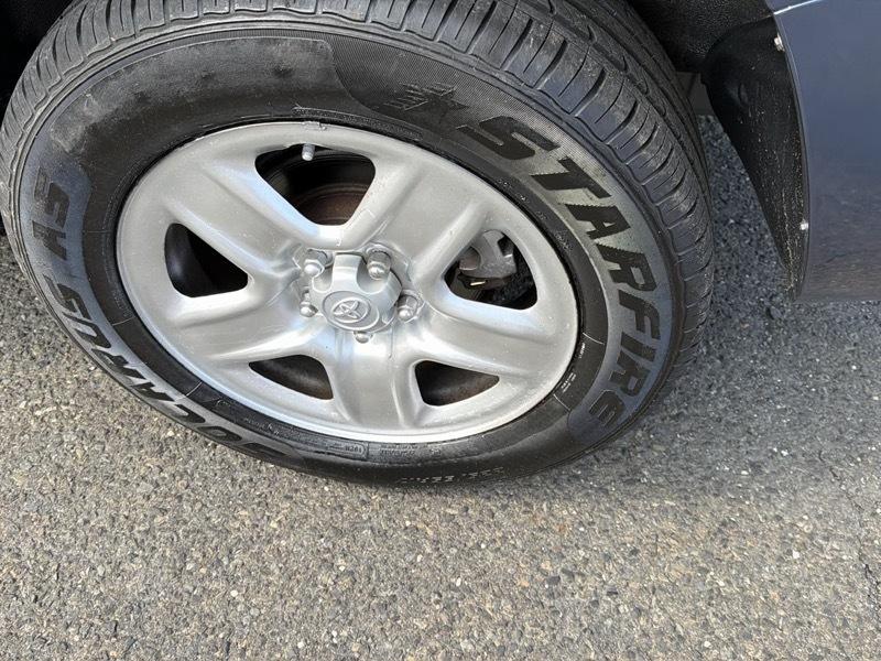 Toyota RAV4 Base V6 2WD 2006