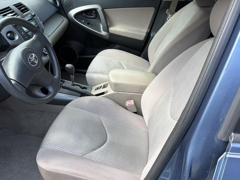 Toyota RAV4 Base V6 2WD 2006