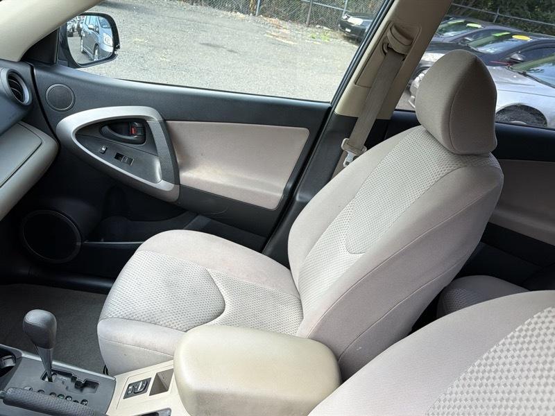 Toyota RAV4 Base V6 2WD 2006