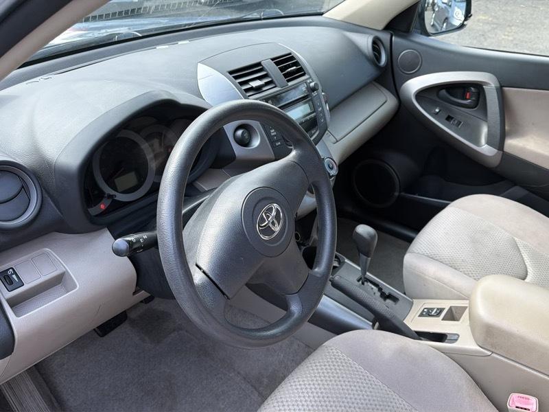 Toyota RAV4 Base V6 2WD 2006