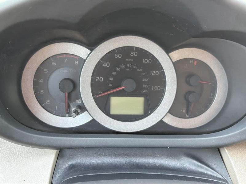 Toyota RAV4 Base V6 2WD 2006