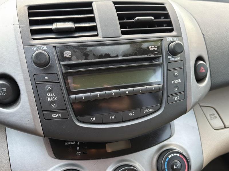 Toyota RAV4 Base V6 2WD 2006