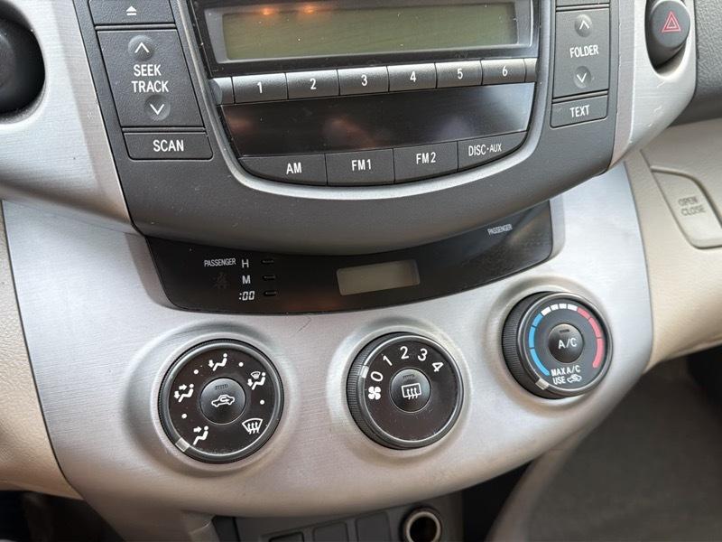 Toyota RAV4 Base V6 2WD 2006