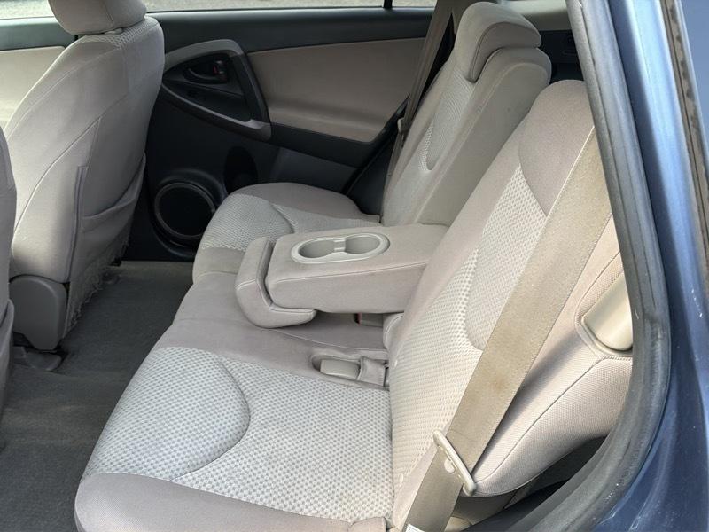 Toyota RAV4 Base V6 2WD 2006
