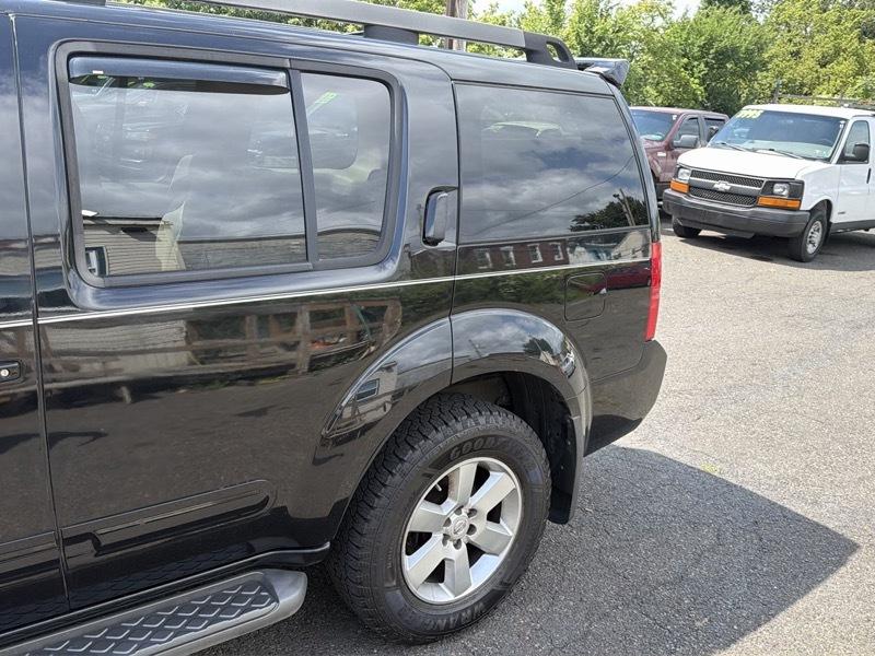 Nissan Pathfinder LE 4WD 2008
