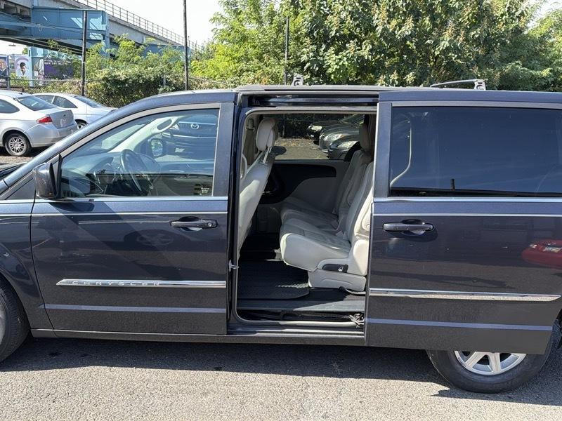 Chrysler Town & Country Touring 2013
