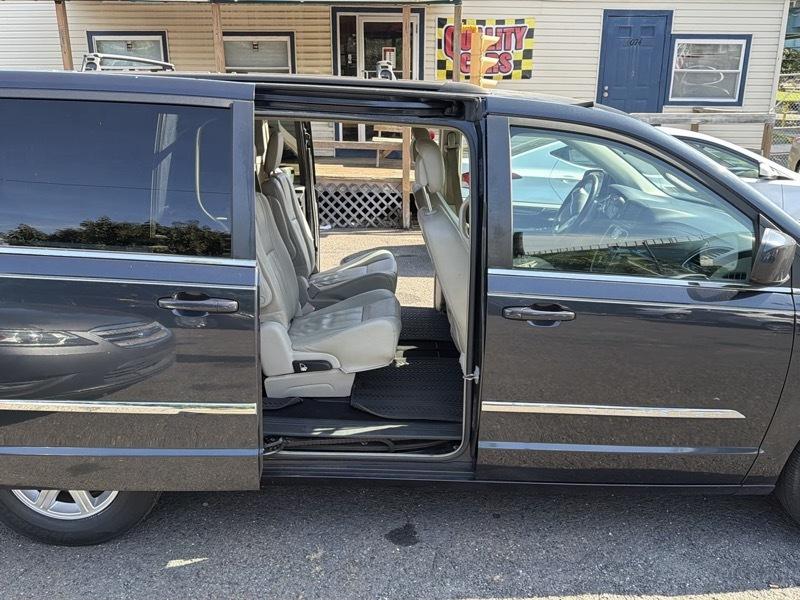 Chrysler Town & Country Touring 2013