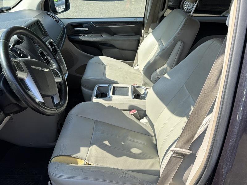Chrysler Town & Country Touring 2013