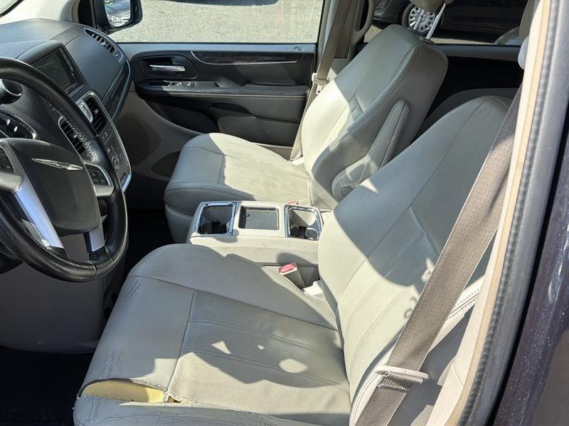 Chrysler Town & Country Touring 2013