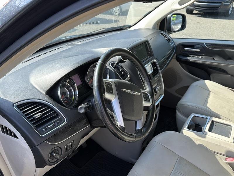 Chrysler Town & Country Touring 2013