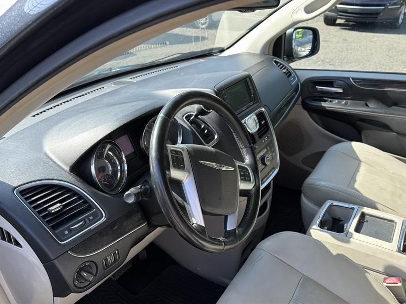 Chrysler Town & Country Touring 2013