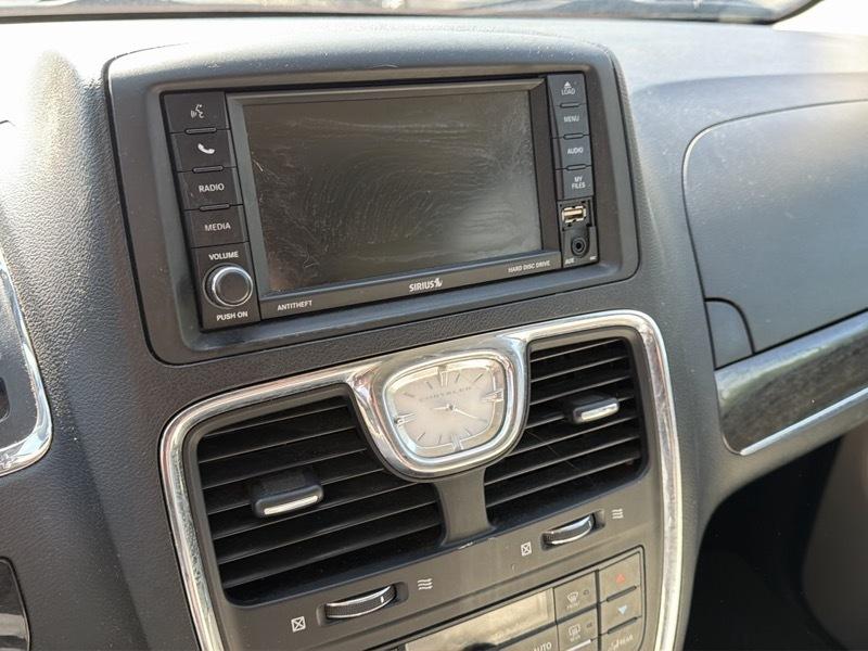 Chrysler Town & Country Touring 2013