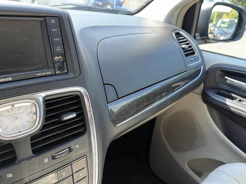 Chrysler Town & Country Touring 2013