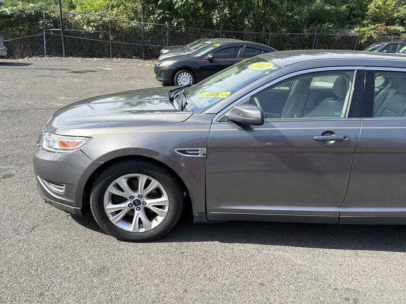 Ford Taurus SEL FWD 2012