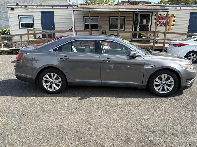 Ford Taurus SEL FWD 2012