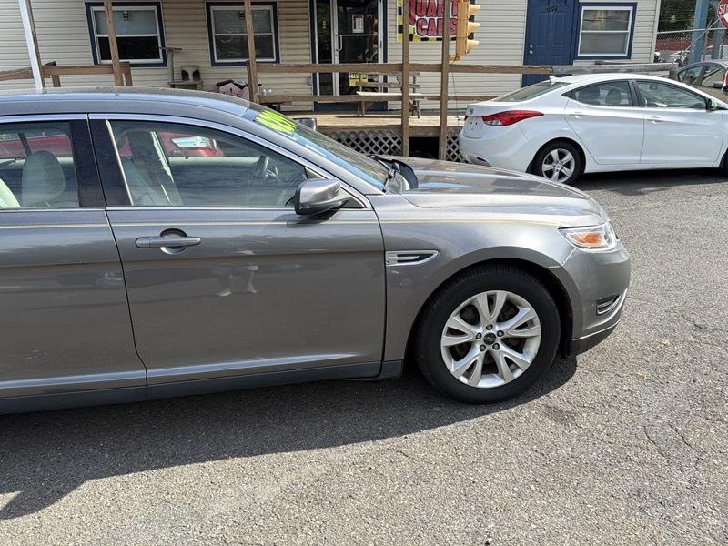 Ford Taurus SEL FWD 2012