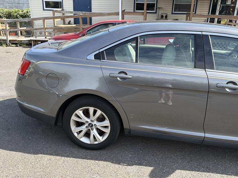 Ford Taurus SEL FWD 2012