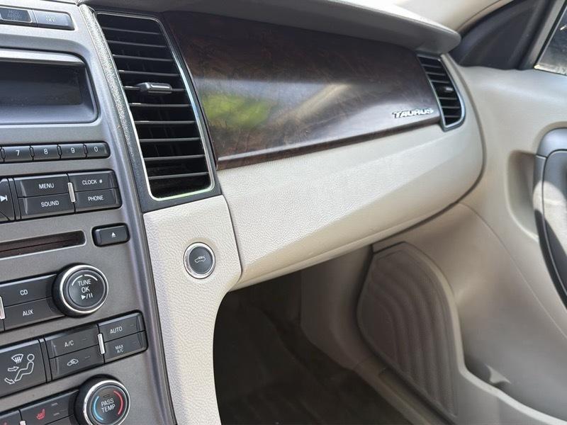 Ford Taurus SEL FWD 2012