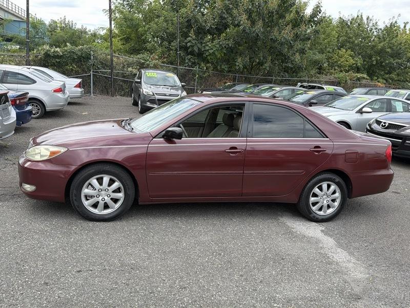 Toyota Camry LE V6 2004