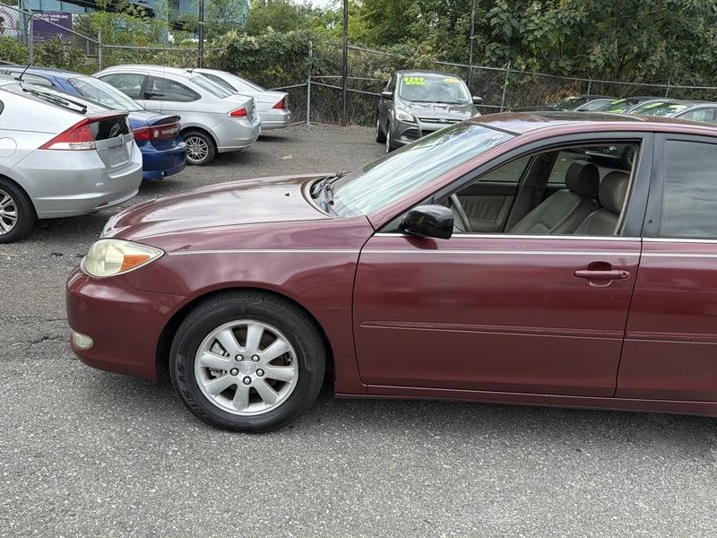 Toyota Camry LE V6 2004