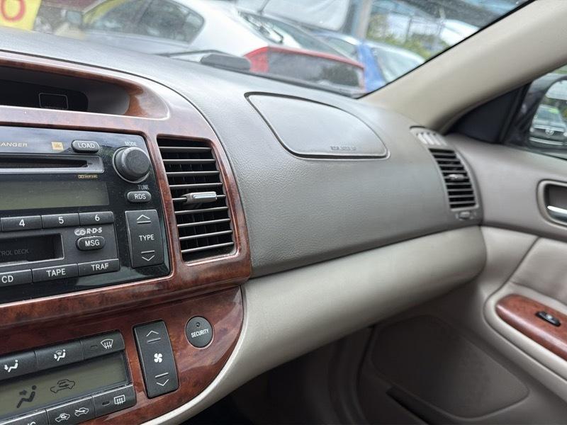 Toyota Camry LE V6 2004