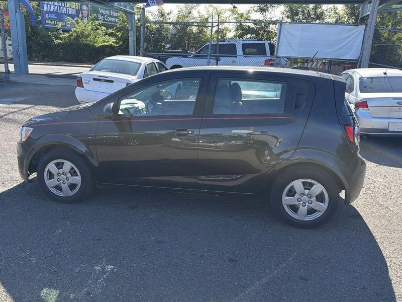 Chevrolet Sonic LS Auto 5-Door 2015