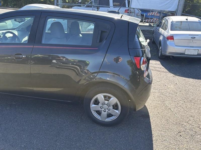Chevrolet Sonic LS Auto 5-Door 2015