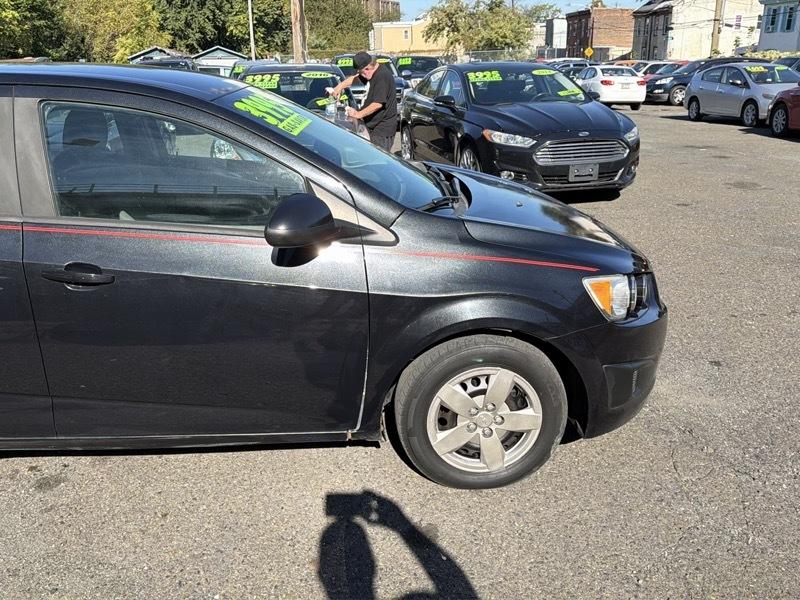Chevrolet Sonic LS Auto 5-Door 2015