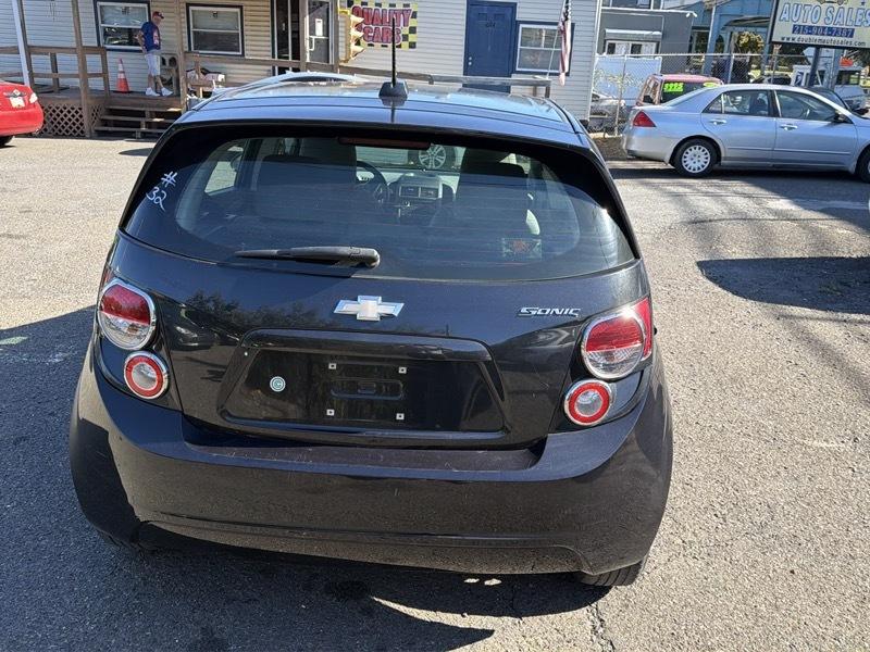 Chevrolet Sonic LS Auto 5-Door 2015
