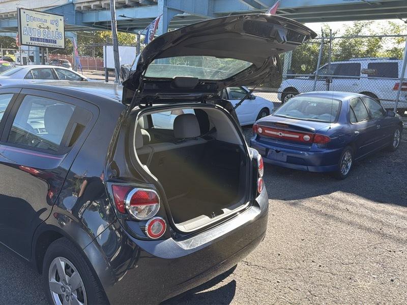 Chevrolet Sonic LS Auto 5-Door 2015