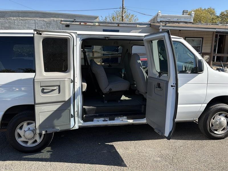 Ford Econoline E-150 Chateau 2007