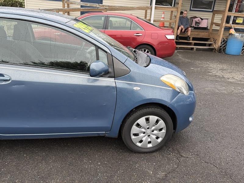 Toyota Yaris Liftback 3-Door MT 2010